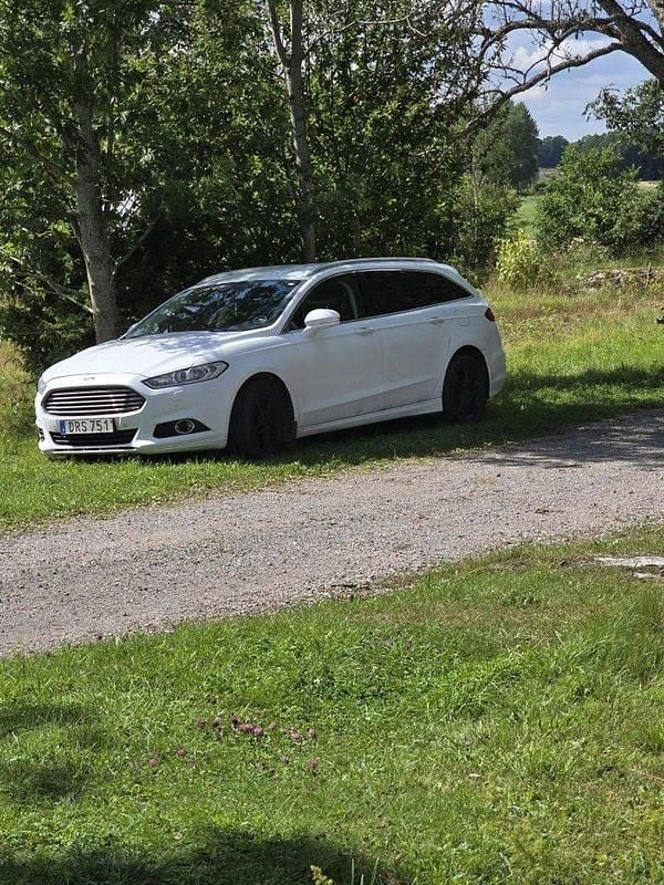 Vit Begagnad 2015 Ford Mondeo Trend Kombi | 75 000 kr (Bra pris) - Bild 1/1