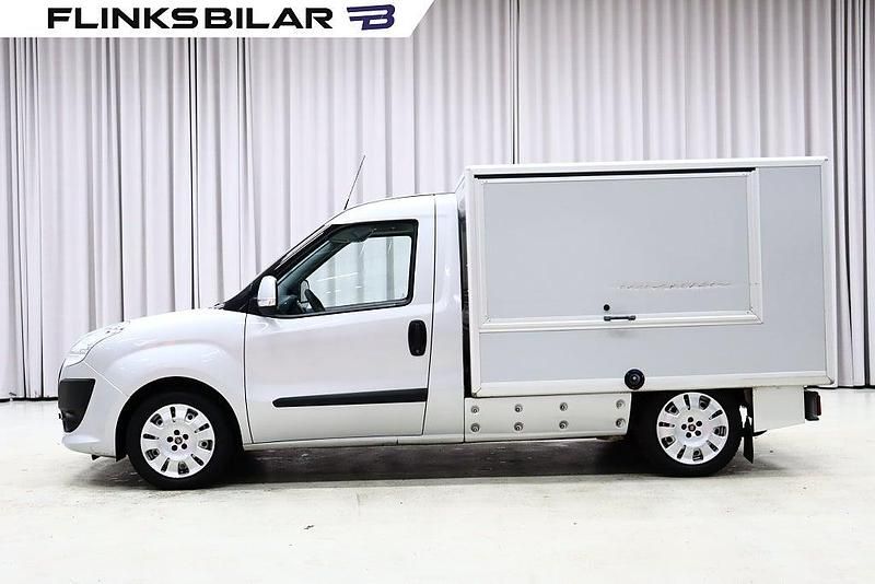 Grå Begagnad 2015 Fiat Doblò Minibuss | 99 875 kr (Marknadspris) - Bild 1/4