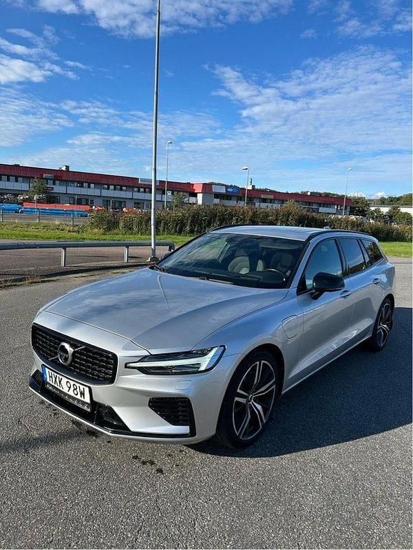 Silver Begagnad 2021 Volvo V60 R-Design Kombi | 360 000 kr (Bra pris) - Bild 1/4