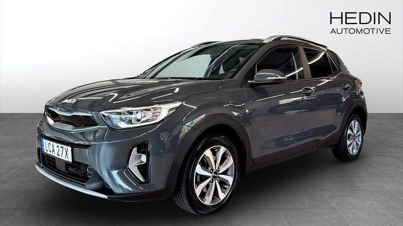 Grå (grey) Begagnad 2023 Kia Stonic 4 SUV | 224 900 kr (Marknadspris) - Bild 1/4