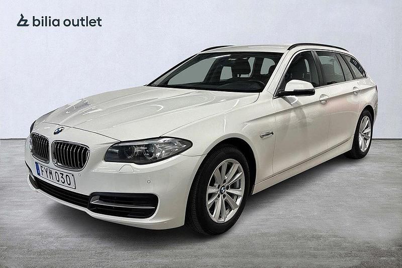 Vit Begagnad 2015 BMW 520 Kombi | 159 000 kr (Marknadspris) - Bild 1/4