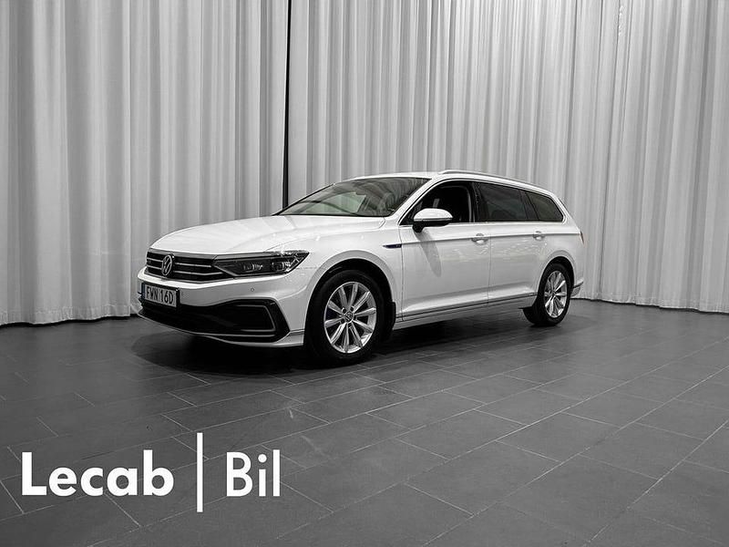 Pure white (stängd för ny Begagnad 2021 VW Passat GTE | 254 500 kr (Lite dyr) - Bild 1/4