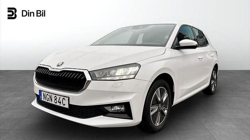 Vit Begagnad 2022 Skoda Fabia Style Halvkombi | 199 900 kr (Marknadspris) - Bild 1/4