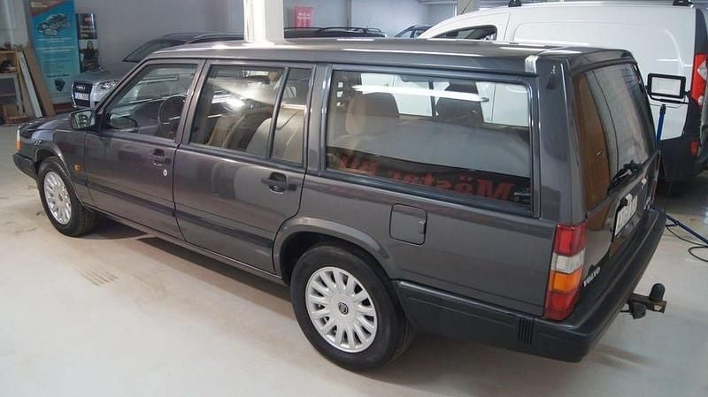 Begagnad Volvo 940 131 HK (96 kW) 1991 Mörkgrå Kombi