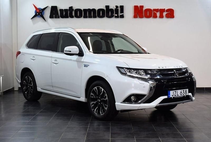 Begagnad Mitsubishi Outlander 203 HK (149 kW) 2016 Vit SUV
