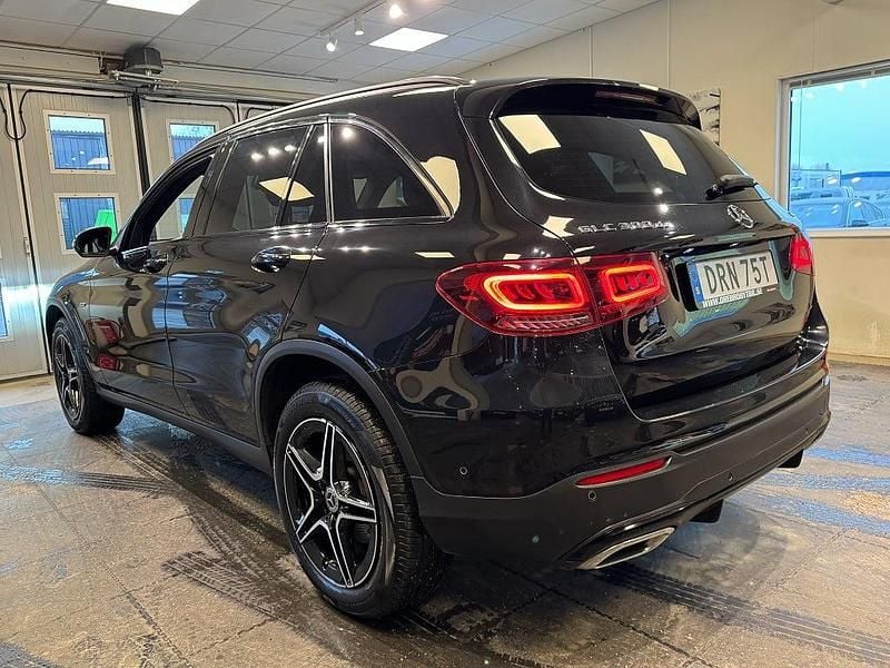 Begagnad Mercedes GLC300 2021 Svart