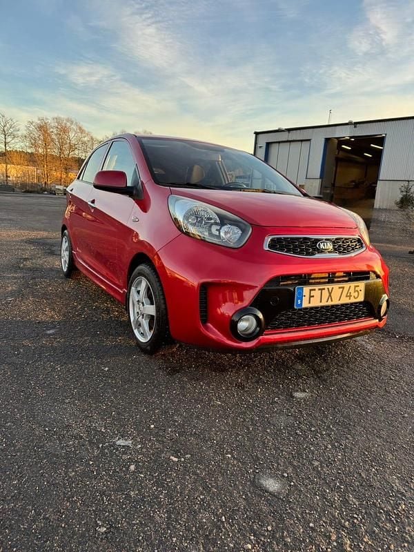 Röd Begagnad 2016 Kia Picanto Halvkombi | 62 500 kr (Marknadspris) - Bild 1/4
