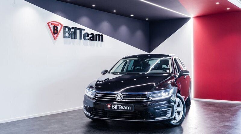Svart Begagnad 2016 VW Passat Comfortline Kombi | 144 900 kr (Dyr) - Bild 1/4