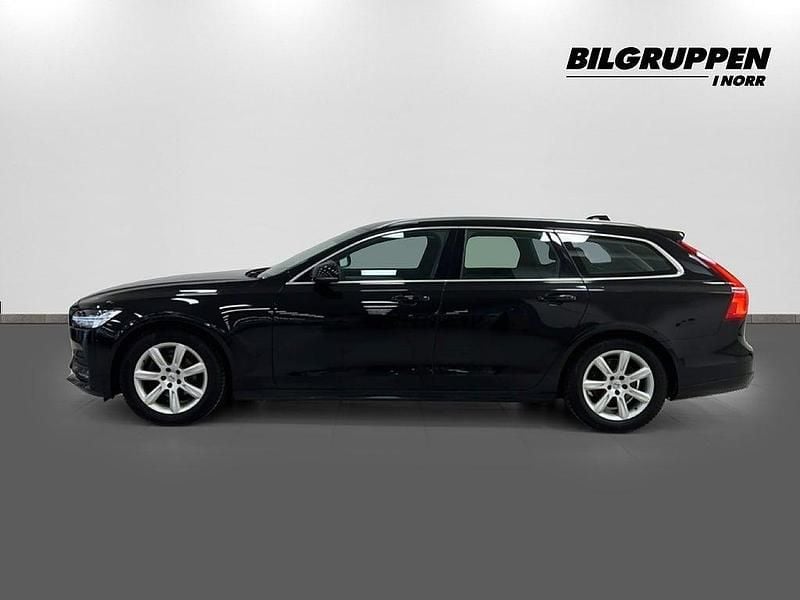 Begagnad Volvo V90 Momentum 190 HK (139 kW) 2019 Svart Kombi
