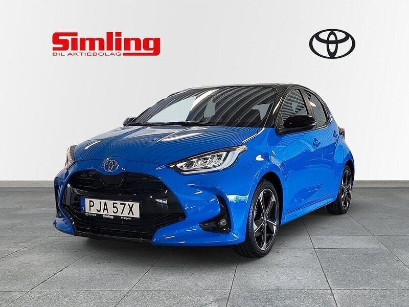 Blå Begagnad 2024 Toyota Yaris Hybrid Edition Halvkombi | 299 900 kr (Lite dyr) - Bild 1/4