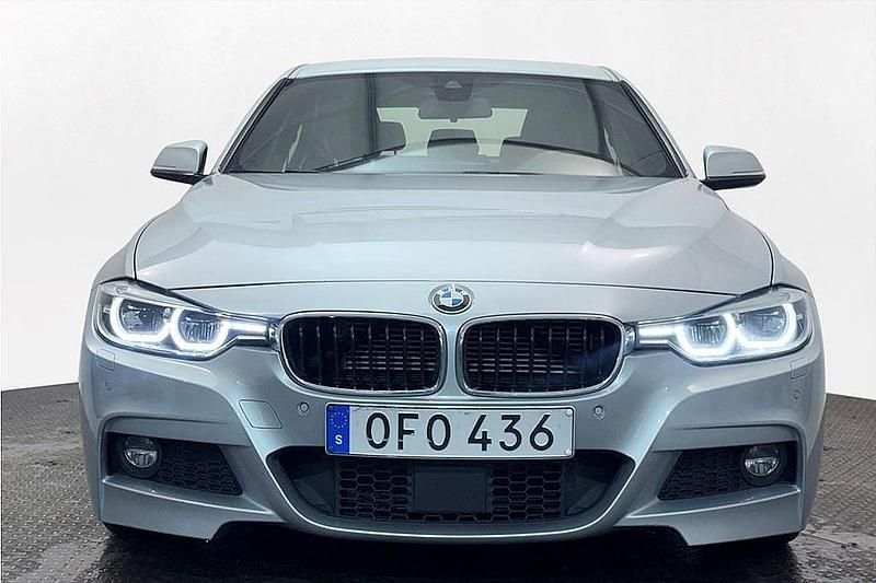 Begagnad BMW 330e M Sport 252 HK (185 kW) 2016 Silver Sedan