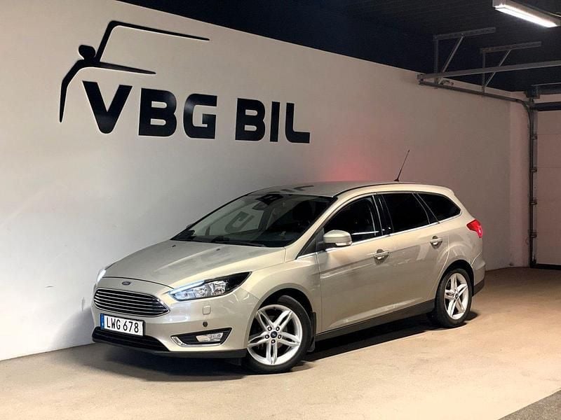 Grå Begagnad 2015 Ford Focus Titanium Kombi | 89 000 kr (Marknadspris) - Bild 1/4