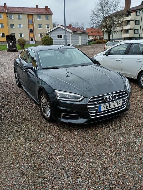 Grå Begagnad 2019 Audi A5 Sportback Halvkombi | 285 000 kr (Marknadspris) - Bild 1/1