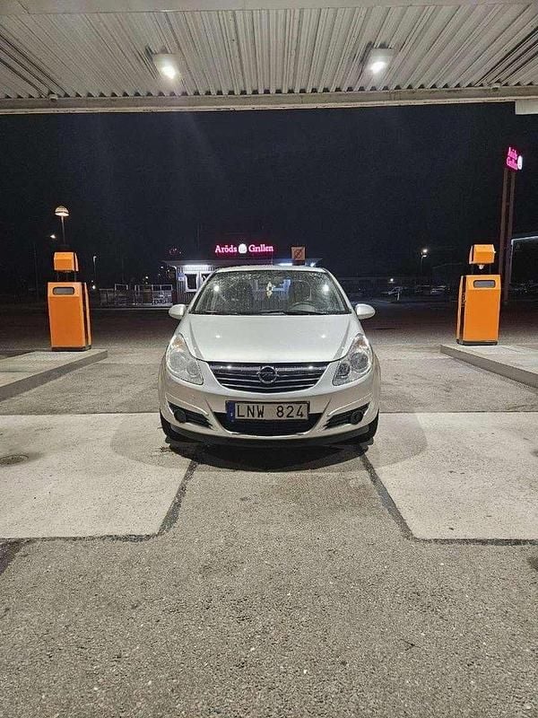 Grå Begagnad 2011 Opel Corsa Enjoy Halvkombi | 26 000 kr (Marknadspris) - Bild 1/4