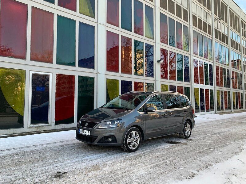 Grå Begagnad 2014 Seat Alhambra Minibuss | 169 900 kr (Lite dyr) - Bild 1/4