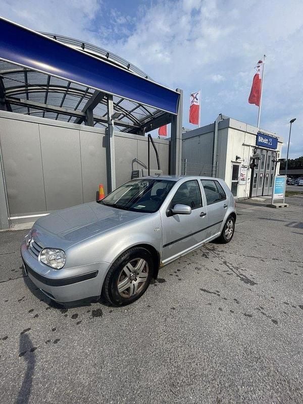 Silver Begagnad 2003 VW Golf IV Basis Halvkombi | 19 500 kr (Bra pris) - Bild 1/4