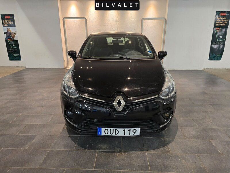 Svart Begagnad 2018 Renault Clio IV Zen Halvkombi | 79 900 kr (Marknadspris) - Bild 1/4