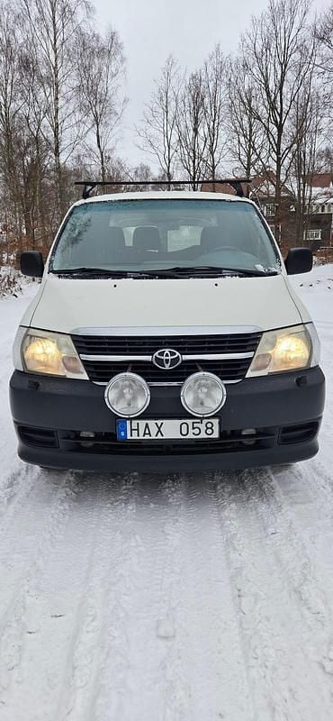 Begagnad Toyota HiAce 117 HK (86 kW) 2011 Van