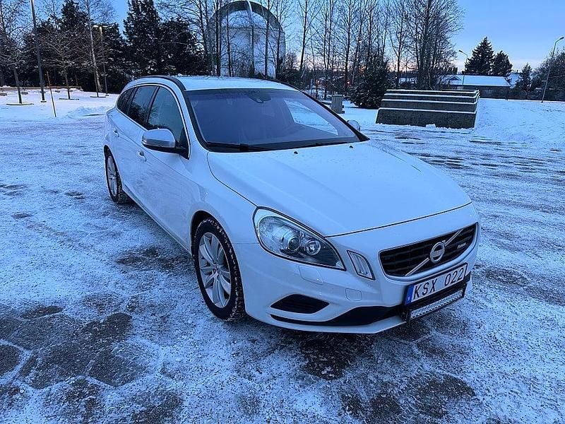 Vit Begagnad 2012 Volvo V60 R-Design Kombi | 106 000 kr (Marknadspris) - Bild 1/4