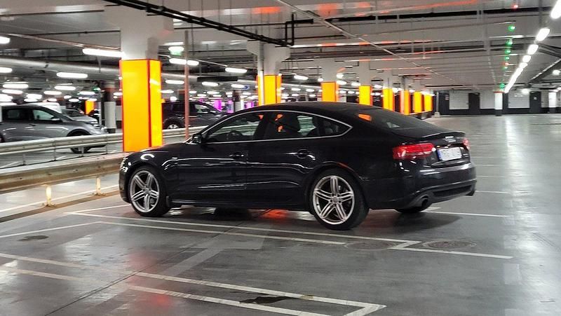 Svart Begagnad 2011 Audi A5 Sportback Halvkombi | 109 000 kr (Marknadspris) - Bild 1/4