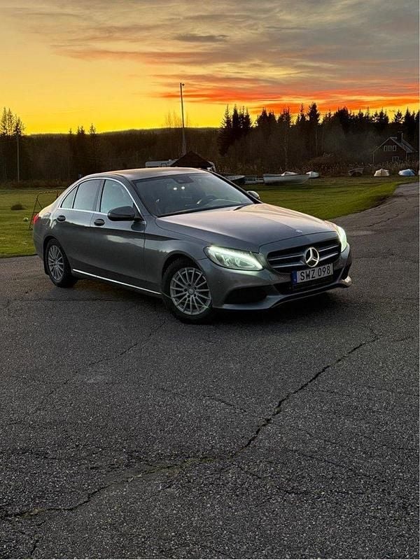 Silver Begagnad 2016 Mercedes C220 Avantgarde Sedan | 179 000 kr (Marknadspris) - Bild 1/4