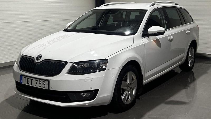 Vit Begagnad 2015 Skoda Octavia Style Kombi | 64 900 kr (Marknadspris) - Bild 1/4