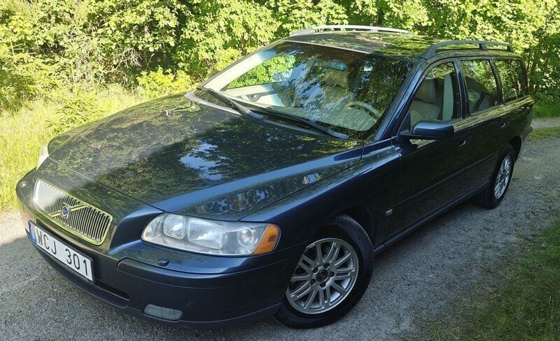 Blå Begagnad 2005 Volvo V70 Kinetic Kombi | 36 900 kr (Marknadspris) - Bild 1/4