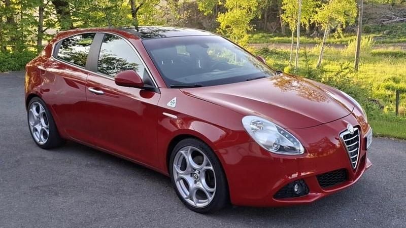 Begagnad 2010 Alfa Romeo Giulietta Halvkombi | 79 900 kr (Marknadspris) - Bild 1/4