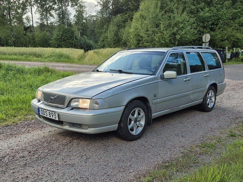 Grön Begagnad 2000 Volvo V70 Kombi | 5 000 kr (Bra pris) - Bild 1/4