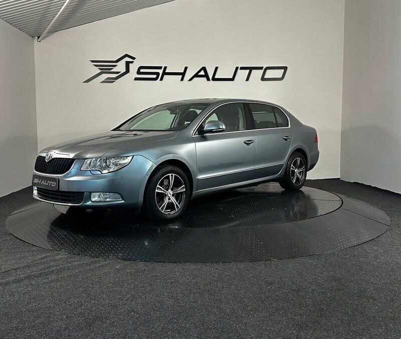 Silver Begagnad 2009 Skoda Superb Elegance Halvkombi | 68 900 kr (Lite dyr) - Bild 1/4