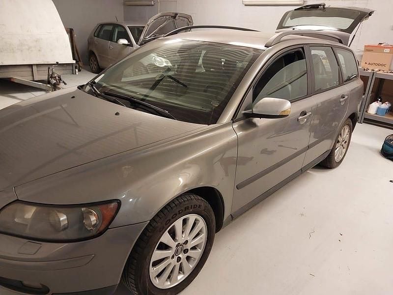 Mörkgrå Begagnad 2005 Volvo V50 Kombi | 13 000 kr (Bra pris) - Bild 1/4