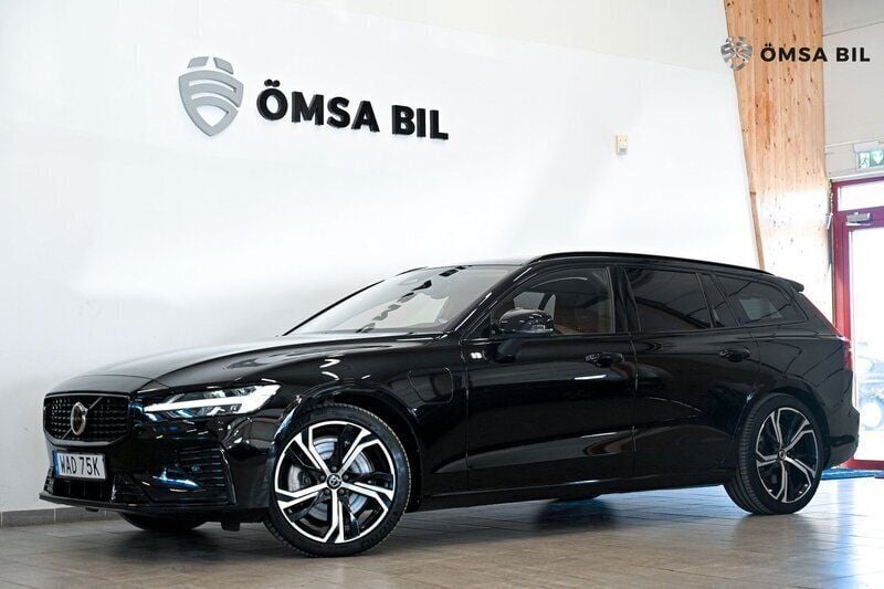 Svart Begagnad 2022 Volvo V60 R-Design Kombi | 379 800 kr (Superpris) - Bild 1/4