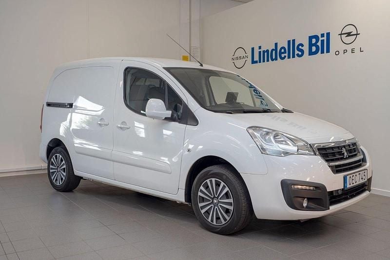 Vit Begagnad 2017 Peugeot Partner Minibuss | 89 000 kr (Bra pris) - Bild 1/4