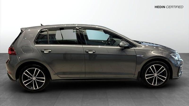 Begagnad VW Golf VIII GTE 204 HK (150 kW) 2020 Grå