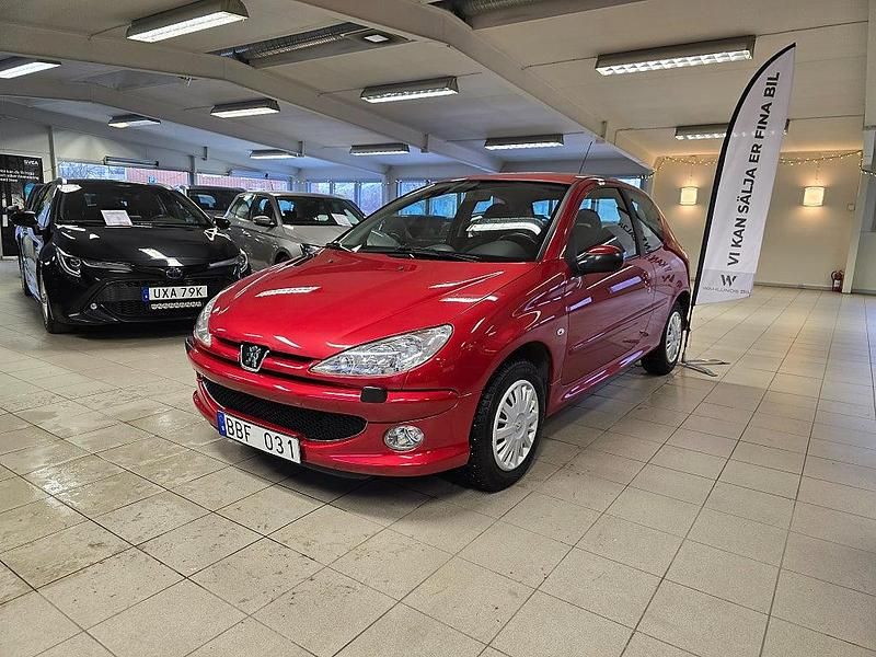 Röd Begagnad 2006 Peugeot 206 Halvkombi | 49 900 kr - Bild 1/4