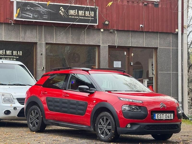 Röd Begagnad 2014 Citroën C4 Cactus PureTech Halvkombi | 62 999 kr (Marknadspris) - Bild 1/4