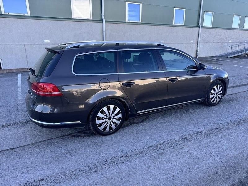 Begagnad VW Passat 140 HK (102 kW) 2012 Mörkbrun Kombi