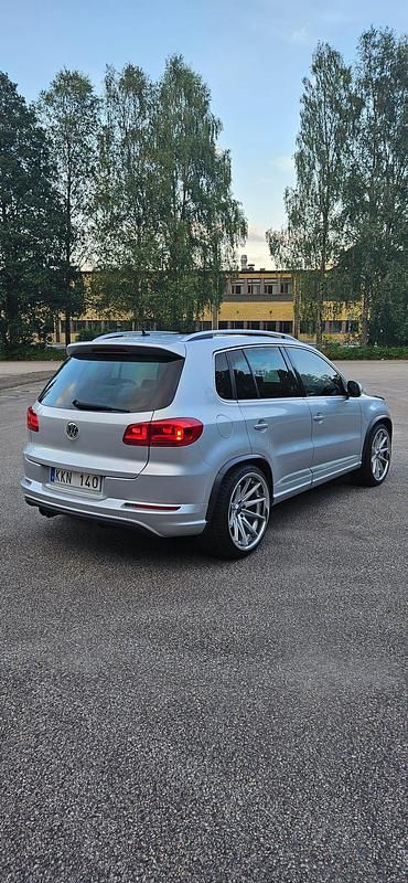 Silver Begagnad 2013 VW Tiguan R-line SUV | 105 000 kr (Dyr) - Bild 1/4
