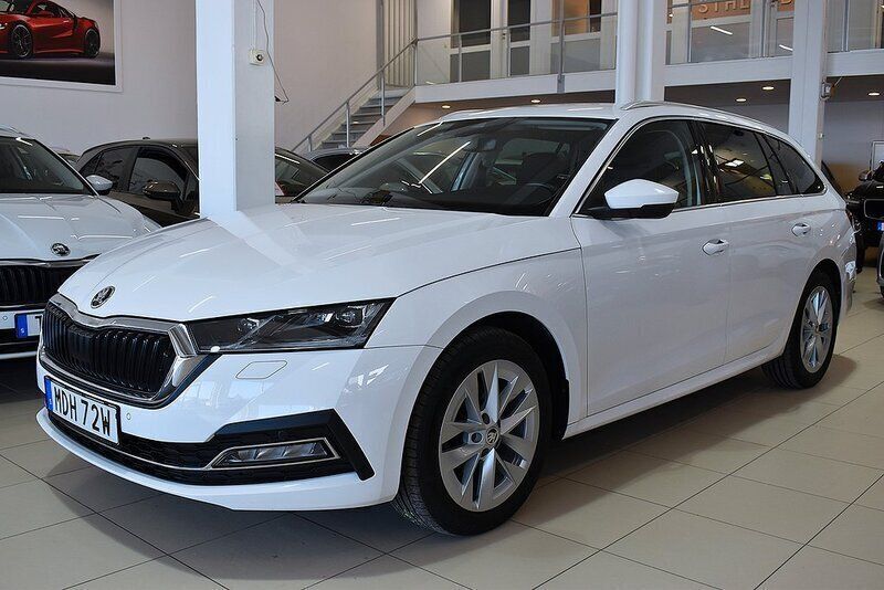 Vit Begagnad 2022 Skoda Octavia Style Kombi | 309 000 kr (Dyr) - Bild 1/4
