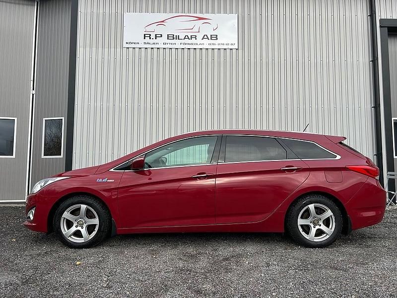 Röd Begagnad 2012 Hyundai i40 Kombi | 45 000 kr (Lite dyr) - Bild 1/4