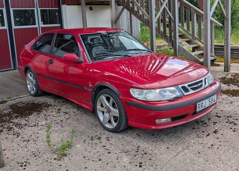 Röd Begagnad 2000 Saab 9-3 Halvkombi | 21 900 kr (Superpris) - Bild 1/4