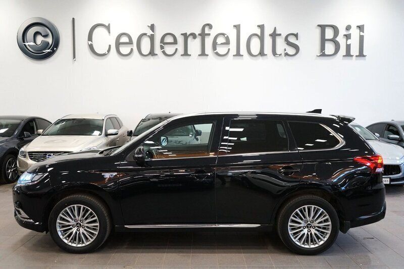 Svart Begagnad 2018 Mitsubishi Outlander P-HEV SUV | 218 900 kr (Marknadspris) - Bild 1/4