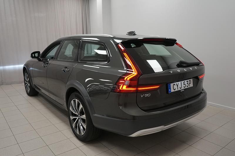 Begagnad Volvo V90 CC 238 HK (175 kW) 2021 Mörkgrå Kombi
