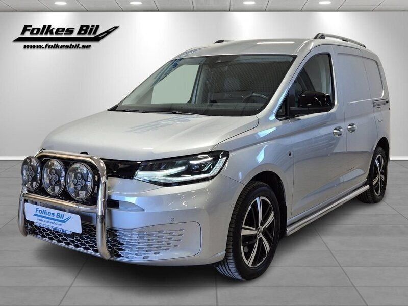 Silver (reflexsilver metallic) Begagnad 2024 VW Caddy SE Minibuss | 423 750 kr (Dyr) - Bild 1/4