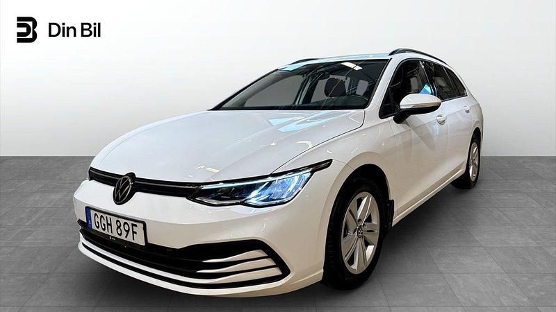 Vit Begagnad 2022 VW Golf VIII Life Kombi | 269 900 kr (Marknadspris) - Bild 1/4