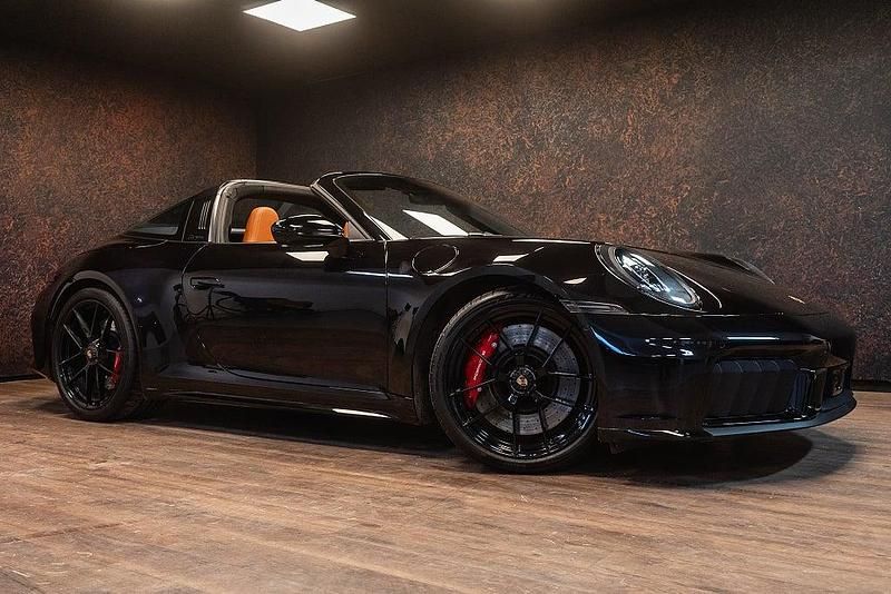 Begagnad Porsche 911 398 HK (292 kW) 2026 Svart