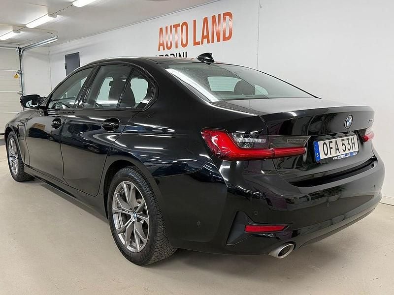 Begagnad BMW 330e Sport Line 184 HK (135 kW) 2019 Svart Sedan