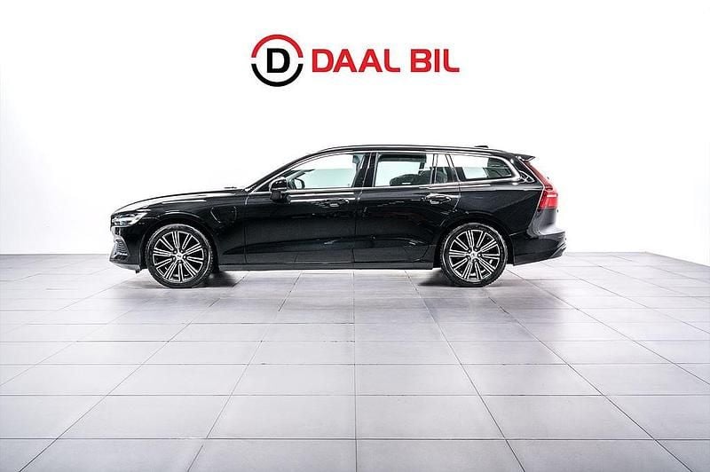 Begagnad Volvo V60 Core 253 HK (186 kW) 2022 Svart Kombi