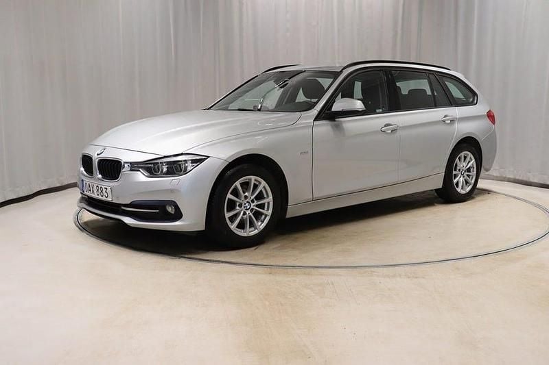 Begagnad BMW 318 Sport Line 150 HK (110 kW) 2016 Silver