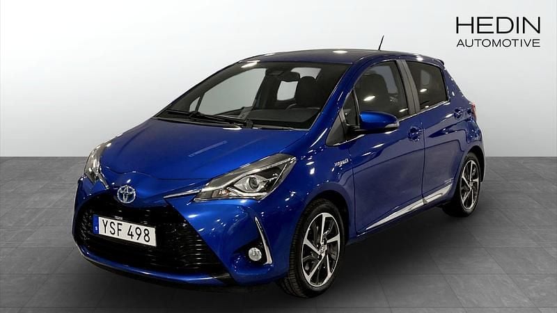 Blå Begagnad 2017 Toyota Yaris Hybrid Halvkombi | 139 900 kr (Marknadspris) - Bild 1/4